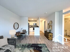 1344 N Dearborn St, Unit 10E in Chicago, IL - Foto de edificio - Building Photo