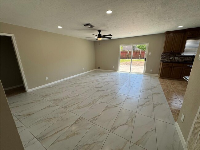9606 Tiltree St in Houston, TX - Foto de edificio - Building Photo