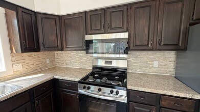 2057 Eastcastle Dr SE in Grand Rapids, MI - Building Photo - Building Photo
