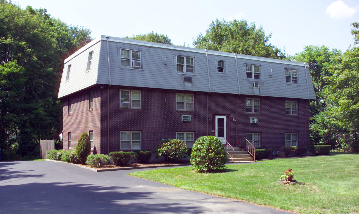 89 Dean St in Mansfield, MA - Foto de edificio