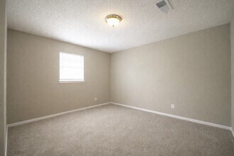 1310 S Caney Trails Dr in Wharton, TX - Building Photo - Building Photo