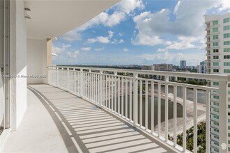 1745 E Hallandale Beach Blvd, Unit 2004W in Hallandale Beach, FL - Foto de edificio - Building Photo