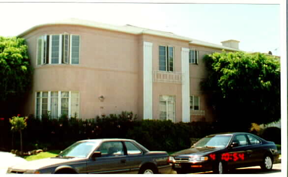 132-136 S Sweetzer Ave in Los Angeles, CA - Building Photo - Building Photo