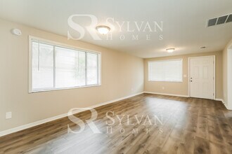 8389 Finwood Ave in Jacksonville, FL - Building Photo - Building Photo