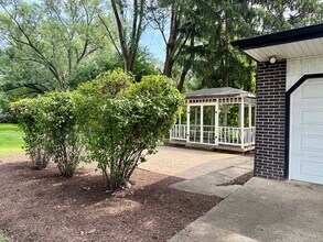 29W601 Prairie Ave in Warrenville, IL - Building Photo - Building Photo