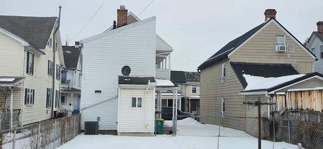 254 W King St in Chambersburg, PA - Foto de edificio - Building Photo