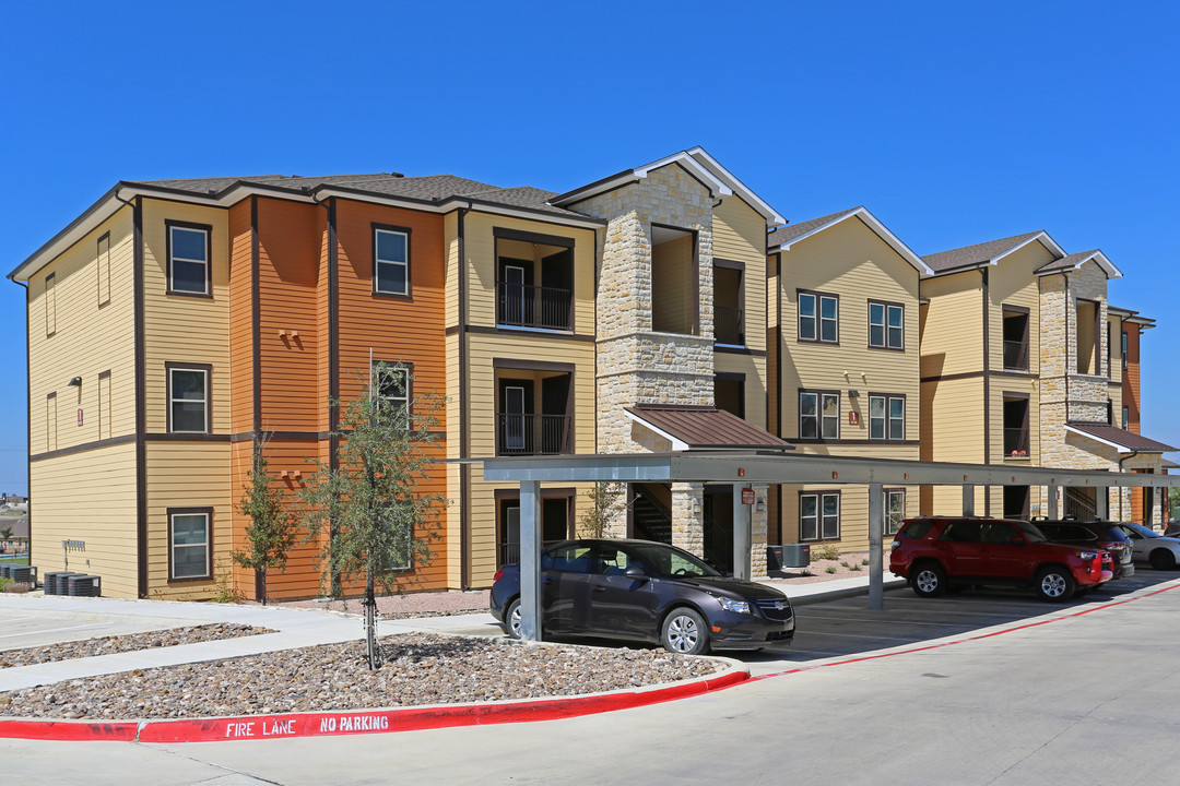 Latigo Eagle Pass in Eagle Pass, TX - Building Photo