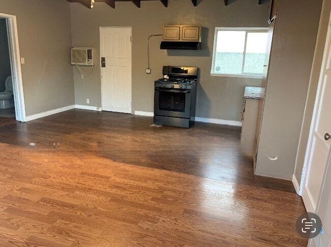 5730 Willowcrest Ave in North Hollywood, CA - Foto de edificio - Building Photo