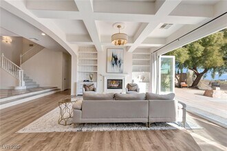 904 Pont Chartrain Dr in Las Vegas, NV - Building Photo - Building Photo