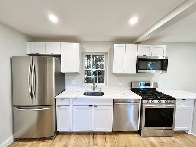 6 La Grange Pl, Unit 6