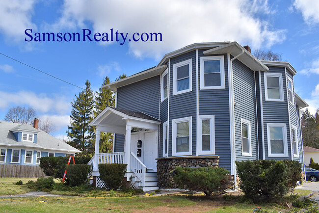 506 Oaklawn Ave in Cranston, RI - Building Photo - Building Photo