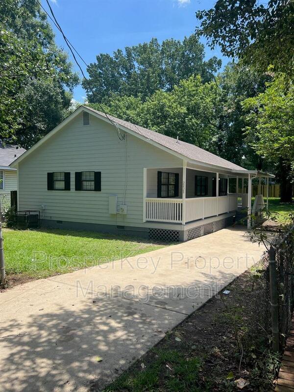 property at 2428 Palmetto St