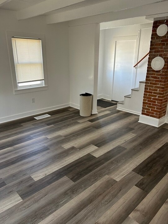 87 N High St in Derry, NH - Foto de edificio