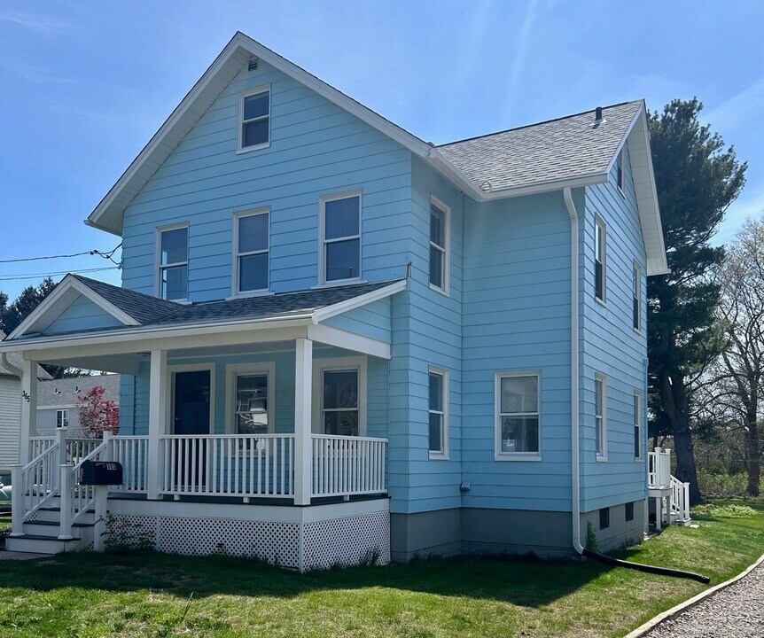 365 Old Whitfield St in Guilford, CT - Building Photo