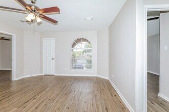 10410 Enchanted in Montgomery, TX - Building Photo - Building Photo
