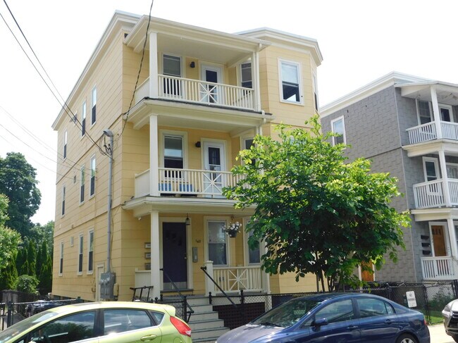 145 Dudley St, Unit 142-2 in Cambridge, MA - Building Photo - Building Photo