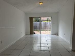 5068 NW 114th Pl in Doral, FL - Building Photo - Building Photo