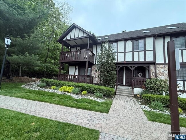 2901 Mark Twain Way, Unit 2901 in Mahwah, NJ - Building Photo - Building Photo