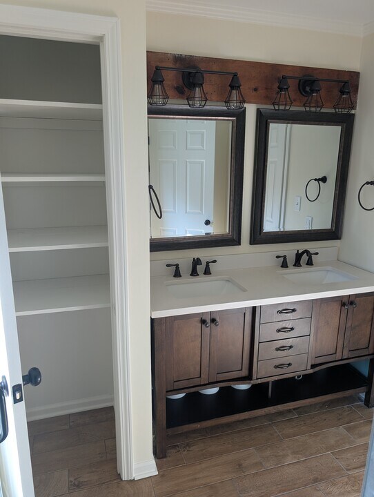 5488 Yanceyville Rd in Browns Summit, NC - Building Photo