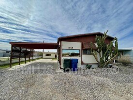 1054 Riverview Dr in Bullhead City, AZ - Building Photo