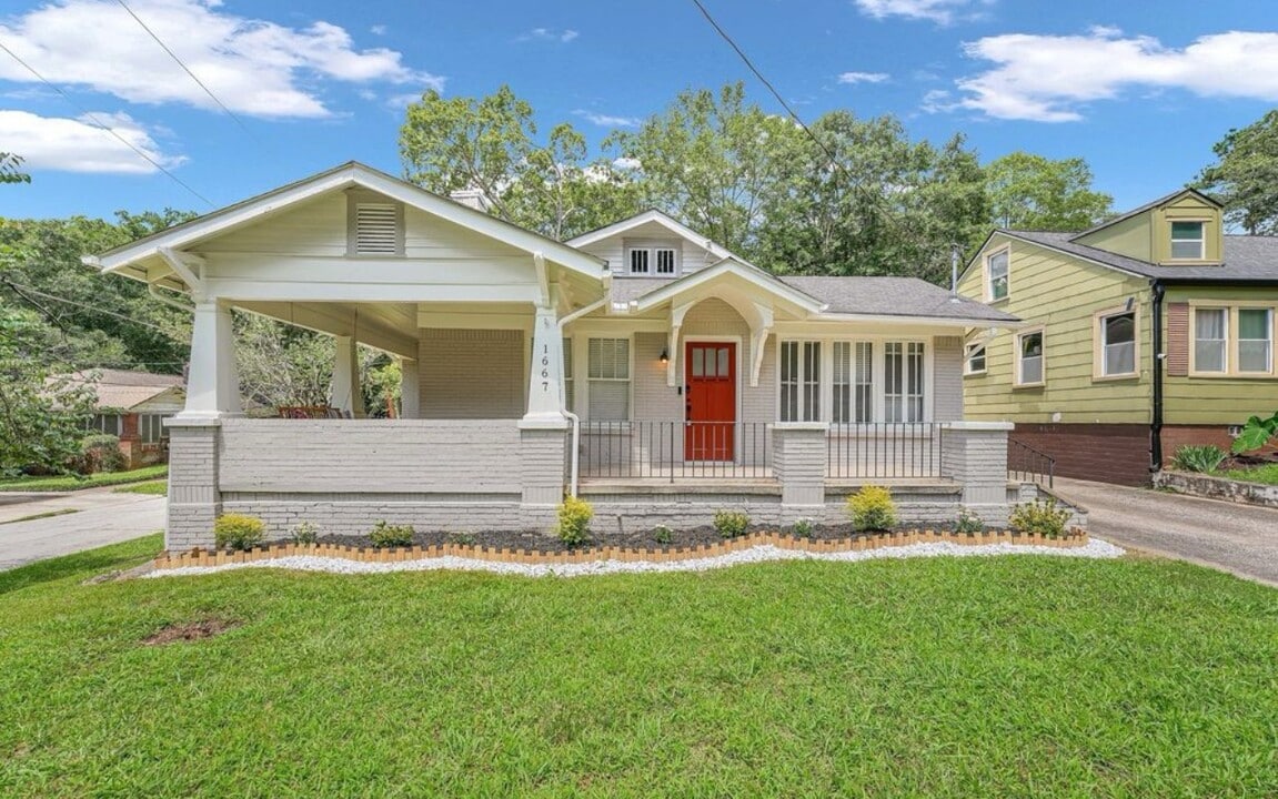 1667 Sylvan Rd SW in Atlanta, GA - Building Photo