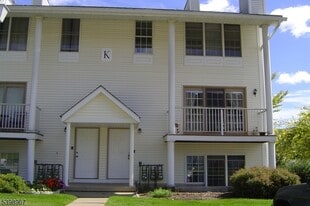 26 Amherst Ct in Hamburg, NJ - Building Photo