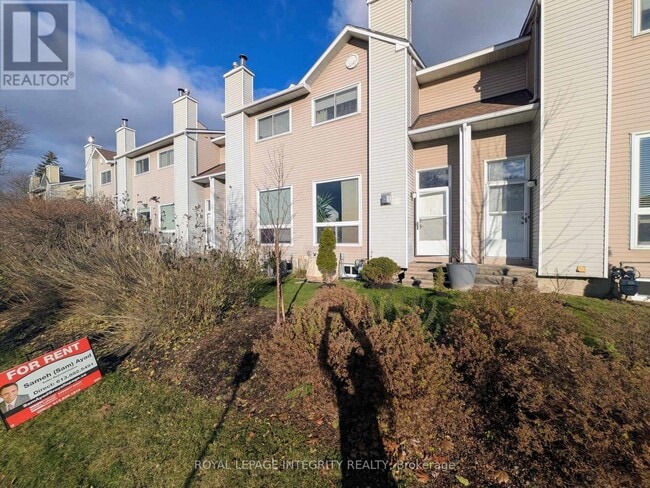 104 Esterlawn Private in Ottawa, ON - Building Photo - Building Photo