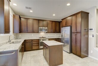 240 Sweet Spot St in Henderson, NV - Building Photo - Building Photo