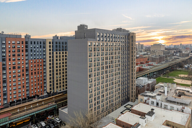 River Crest Apartments in Bronx, NY - Building Photo - Building Photo