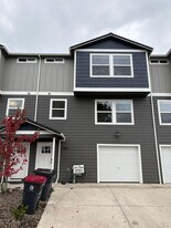 7861 Houston Lp in Medford, OR - Building Photo