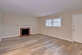 485 Colony Rd in Newport News, VA - Building Photo - Building Photo