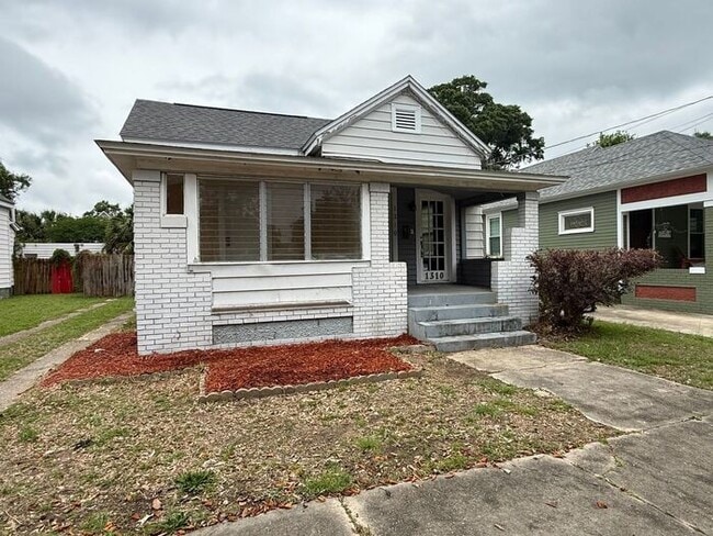 property at 1310 E Strong St