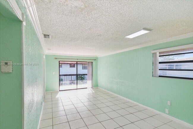 6283 W 24th Ave in Hialeah, FL - Building Photo - Building Photo