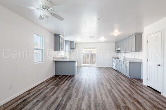 129 E 8th St in Bakersfield, CA - Building Photo - Building Photo