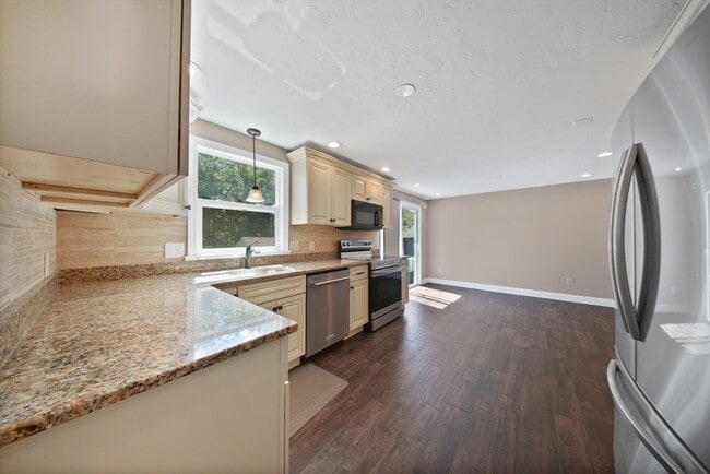 6 Ellery St in Braintree, MA - Building Photo - Building Photo