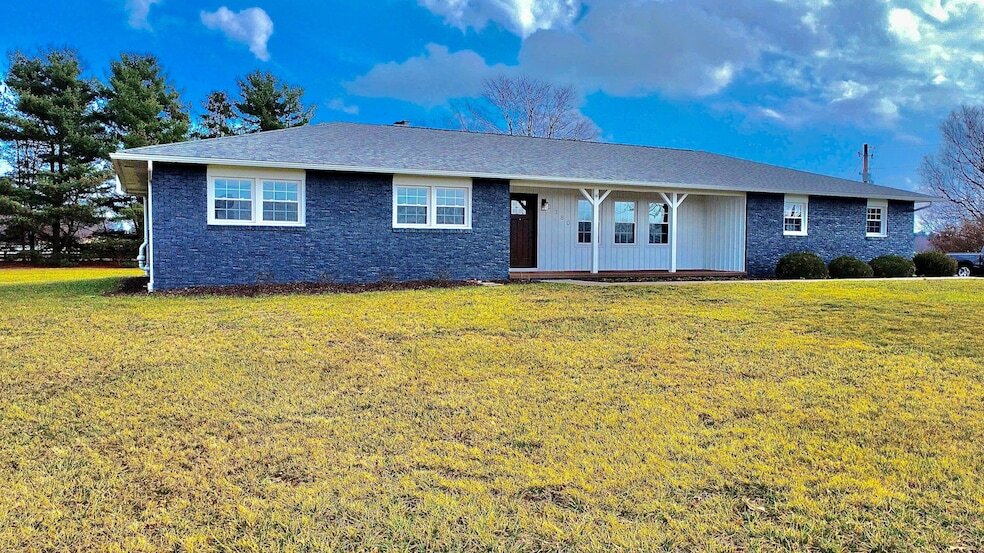3380 Tschopp Rd NE in Lancaster, OH - Building Photo