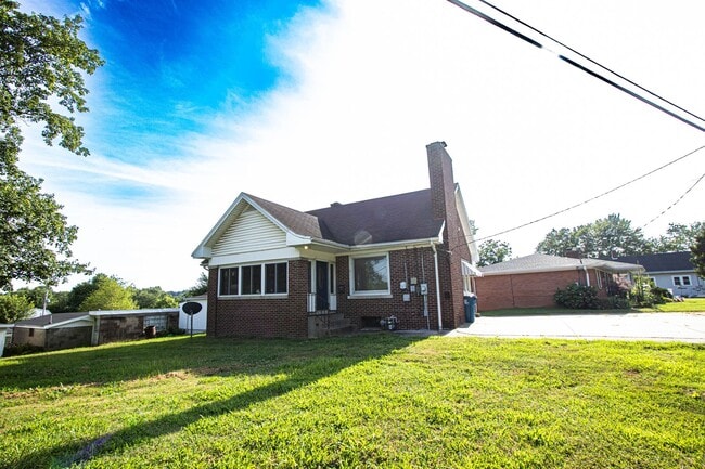 4004 Upper Mt Vernon Rd in Evansville, IN - Building Photo - Building Photo