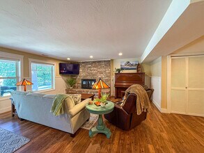 3080 W Sequim Bay Rd in Sequim, WA - Building Photo - Building Photo