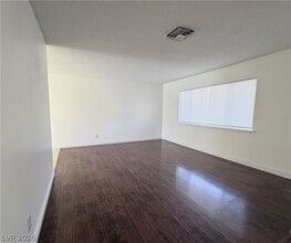 1575 Cherokee Ln in Las Vegas, NV - Building Photo - Building Photo