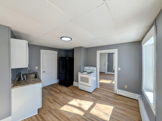 13-15-15 Walnut St, Unit 1 in Claremont, NH - Building Photo - Building Photo