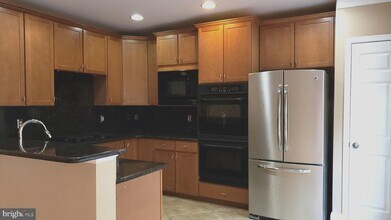18441 Sierra Springs Square in Leesburg, VA - Building Photo - Building Photo