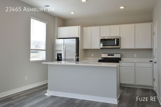 23465 Ashbury Dr in Rogers, MN - Foto de edificio - Building Photo