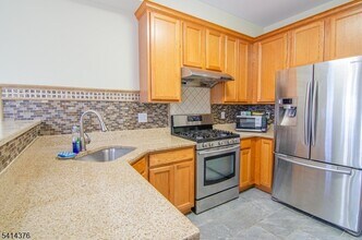 3027 King Ct in Dunellen, NJ - Building Photo - Building Photo