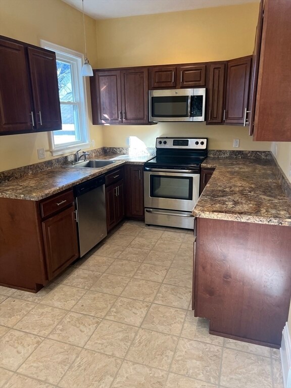 15 Maple Ave in Bridgewater, MA - Building Photo - Building Photo