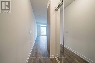 10 Honeycrisp Cres in Vaughan, ON - Building Photo - Building Photo