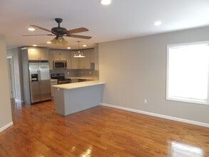 239 St John St in New Haven, CT - Building Photo - Building Photo