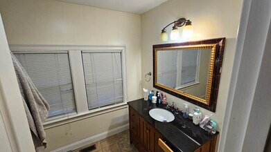 44 Greycliff Rd, Unit 1 in Boston, MA - Foto de edificio - Building Photo