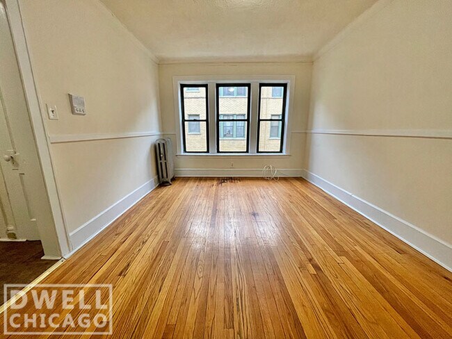 2327 N Spaulding Ave, Unit 1 in Chicago, IL - Foto de edificio - Building Photo
