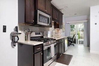 810 Broadway in Everett, MA - Building Photo - Building Photo