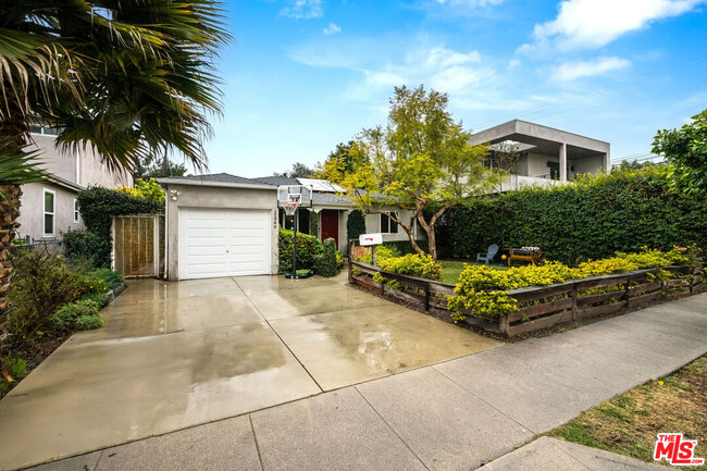 11946 Lucile St in Culver City, CA - Building Photo - Building Photo